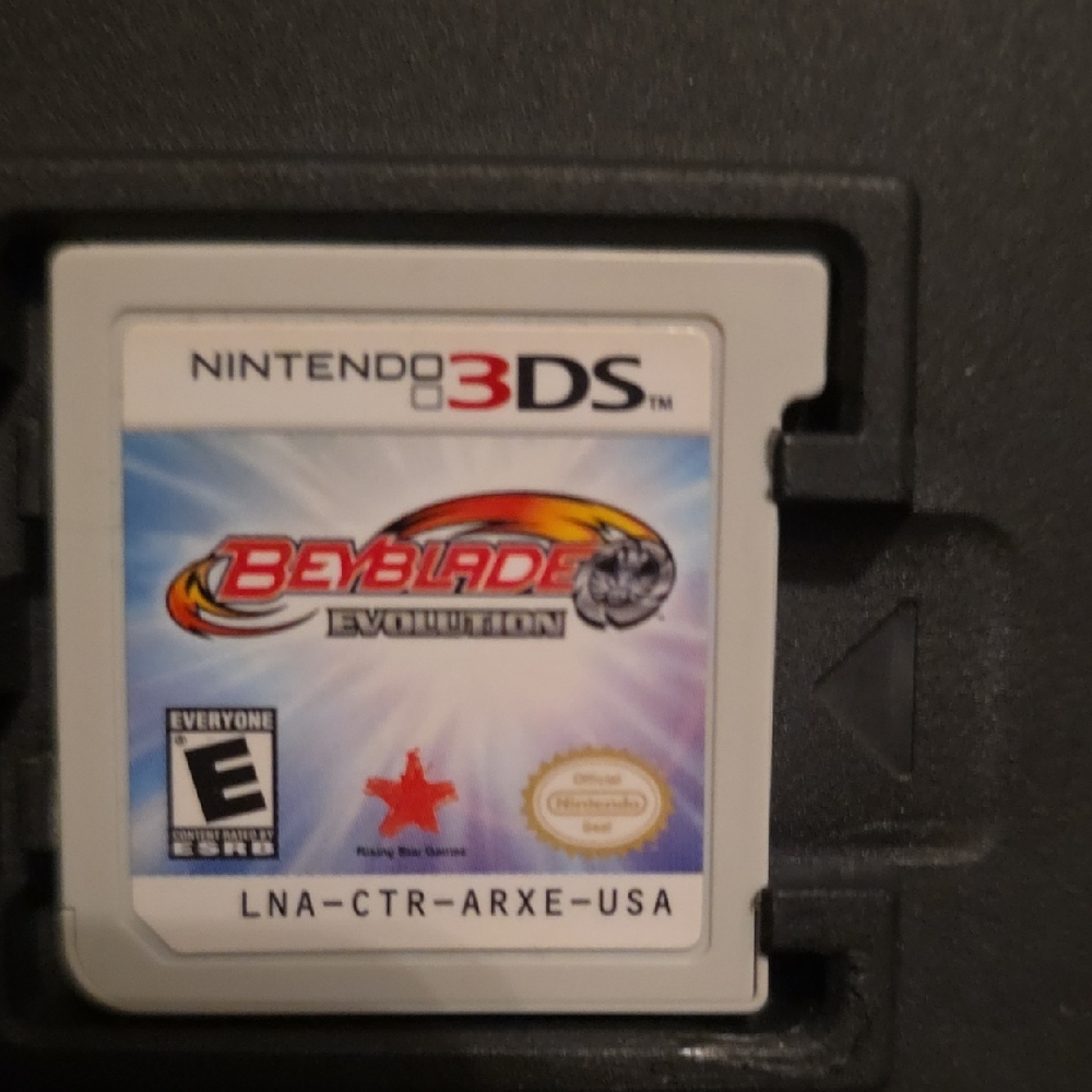 Nintendo 3DS Beyblade Evolution Game - White and Black